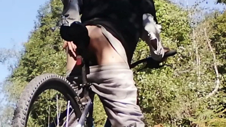Culopeke: Slim boy with his bike in the park