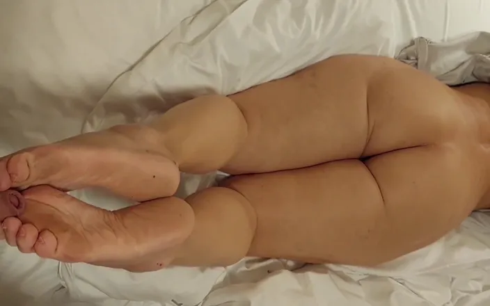 Selena701: Amateur Blonde Mature Wife Footjob