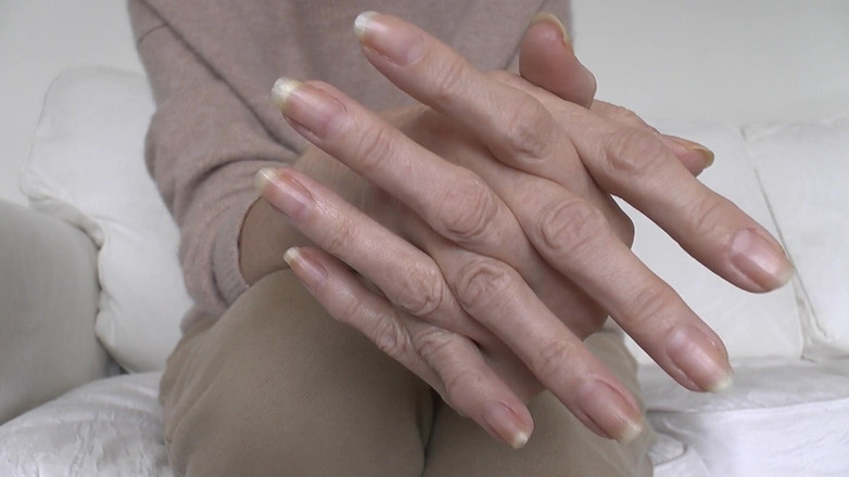 Lady Victoria Valente: Mains et ongles magnifiques et élégants présentés par Lady Victoria Valente...