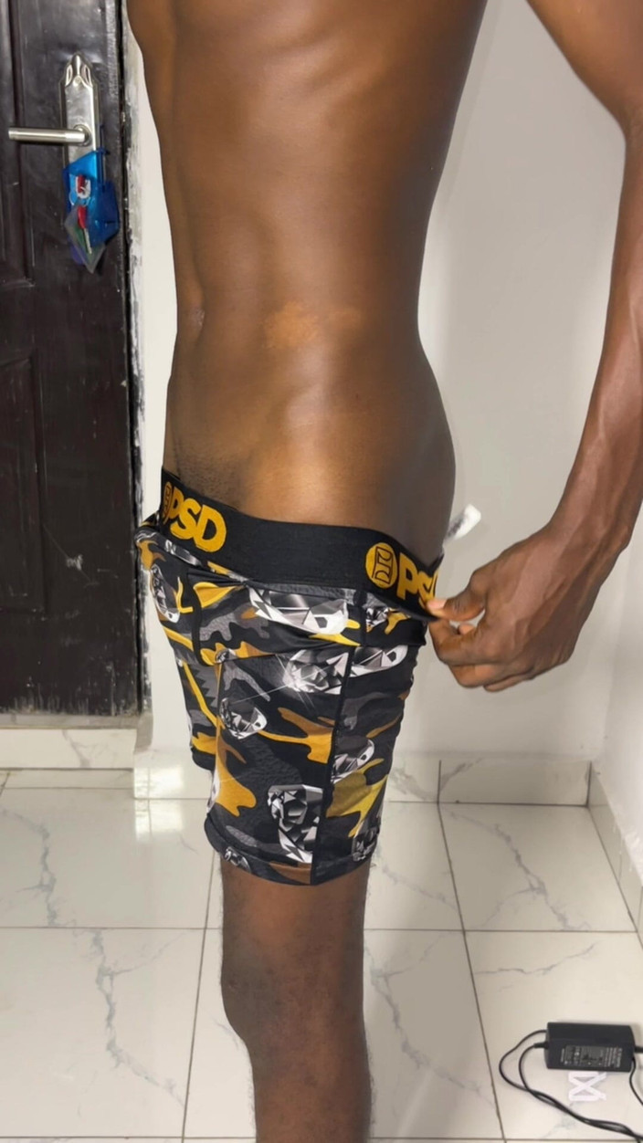 Aded-Toxic: Amatir twink bermain dengan pantatnya yang panas dan seksi