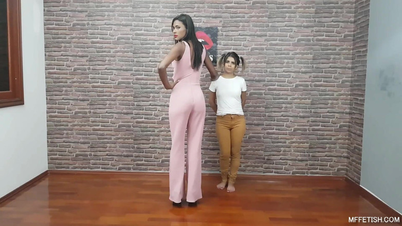 Sapphic Latinas: 熱烈なインドのキス