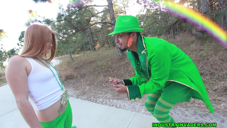 Naked Hustlers: Leprechaun Rave