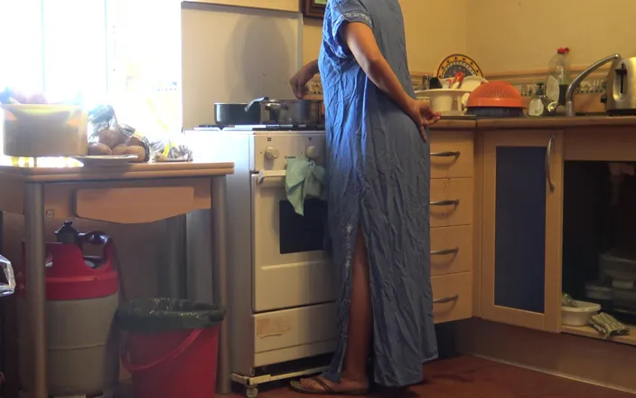 Souzan Halabi: Pakistani Muslim Stepmom Gets Massive Creampie From Stepson