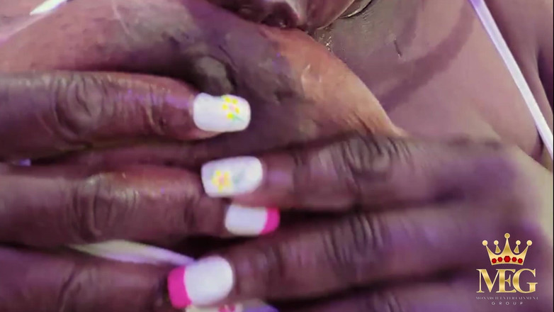 MochaSwallows: Mochaswallows玩听话的老婆