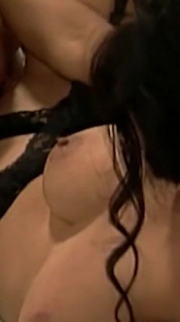 Threesome Cu Două Curve Frumoase