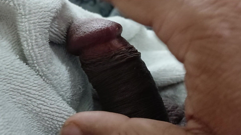 Daddy Dude: Podívejte se na tátův penis, je malý nebo velký? Řekni mi,...