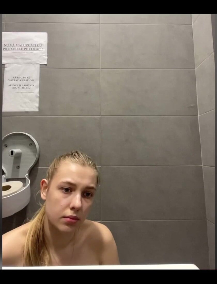 JuiceLussie: Melancap di Tandas