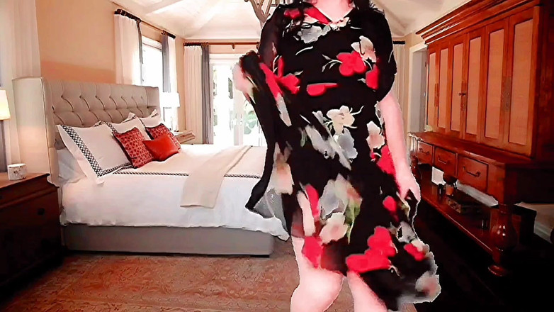 Kitty_Cross: 汇编继妹在她的私人房间里出轨红色迷你 dkirt 白腿