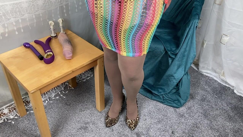 Mr MF: Pani dojrzałe stopy pokazują swój otwarty pas krocza