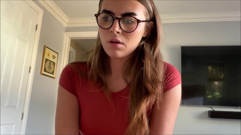 Alex Adams: Little Step Sis bevisar att hon inte är en nörd - Selina...