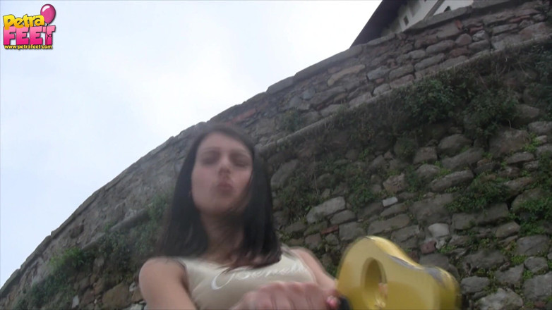 Foot Fetish HD: Petra parkta oynuyor