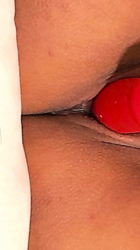 Pinay da sola con un grosso dildo