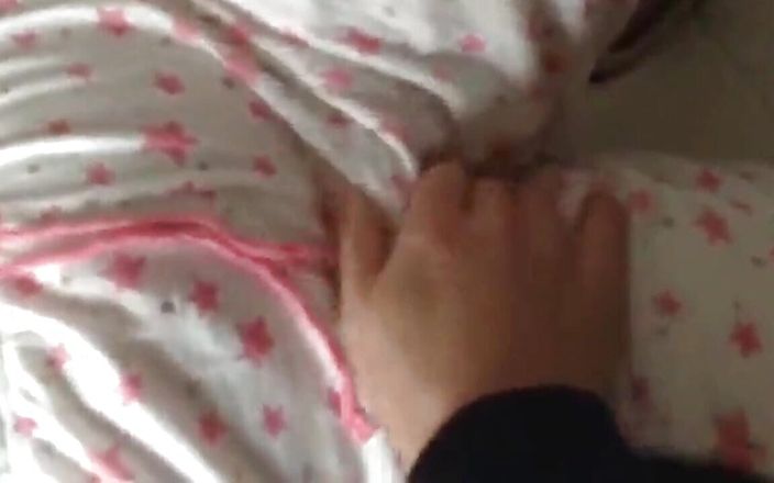 Lahinn: Rekaman seks pacarku lagi asik fingering memek tebalku