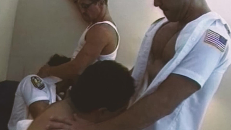 SEXUAL SIN GAY: Back Guys Scena 1: Orgia Muskularnych Niedźwiedzi ruchających się w dupę
