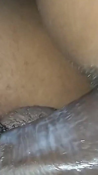 Une belle-mère desi crémeuse se fait baiser la chatte