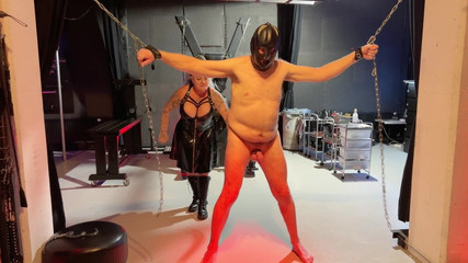 Domina Dark: Здайтеся і отримайте смак