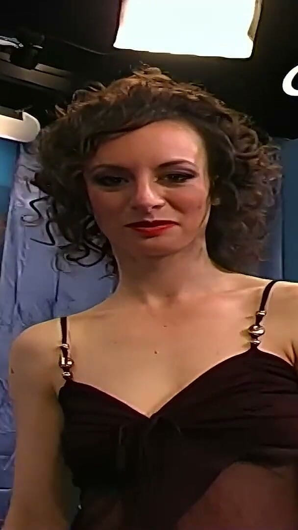 German Hardcore Gangbang: GGG ジョン・トンプソン - 精液を飲み込む乱交女
