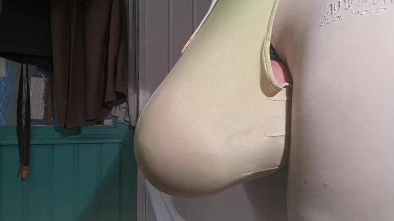 Monster_Meat_: Mijando dentro de uma camisinha xxxlarge
