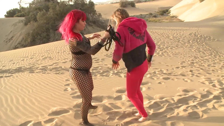 Hunterotic: Dune lesbiche pony cavalcano mega estremo