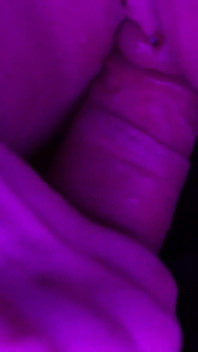 Ma demi-sœur saute avec sa douce chatte sur ma bite