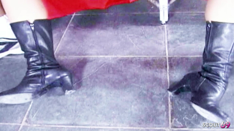 Shemale TS Collection: 饥渴的金发变性人操拉丁女郎的紧致菊花