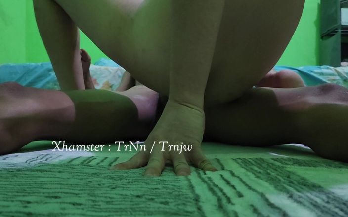 TrNn: Cewek sange ini di-doggy habis-habisan dan dipuasin sama kontol besar