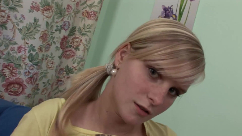 Lethal Teens: Rozkošná blonďatá teenagerka tvrdě jezdí