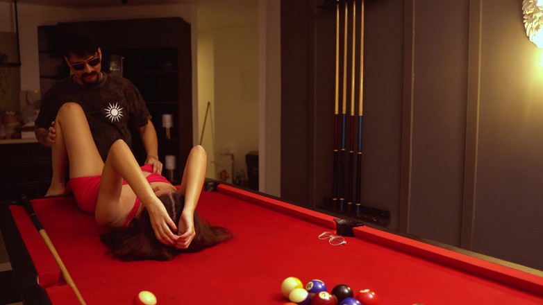 MvsteryGuy: Eine Schlampe Kommt Auf Mich Zu, Während Ich Billard Spiele,...