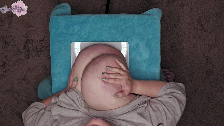 Sarah Rae: Pesando os peitos