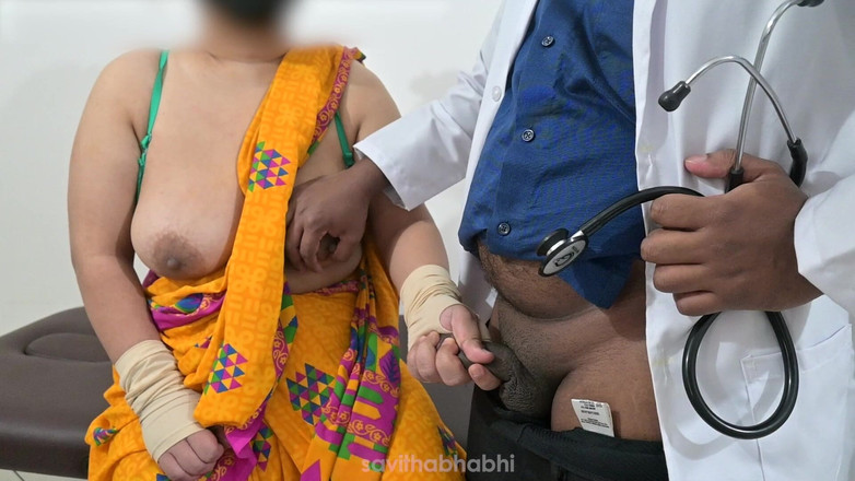 savithabhabhi: तेलुगु डॉक्टर अमित रेड्डी मरीज के लंड की जांच कर रहे हैं