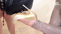 Czech Soles - foot fetish content: Otrok bije, bičuje, šlape s uctíváním zadku