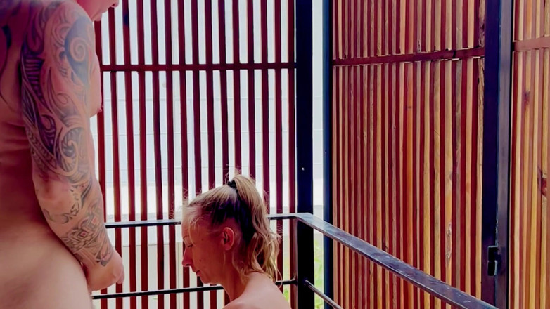 Caribbean Couple: 我的Tinder约会对象是通过摧残我的屁股来得到的。