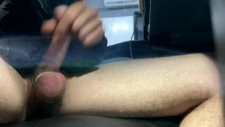 Curvedandcut: Грибной член чуть не застукал за кончающей женой