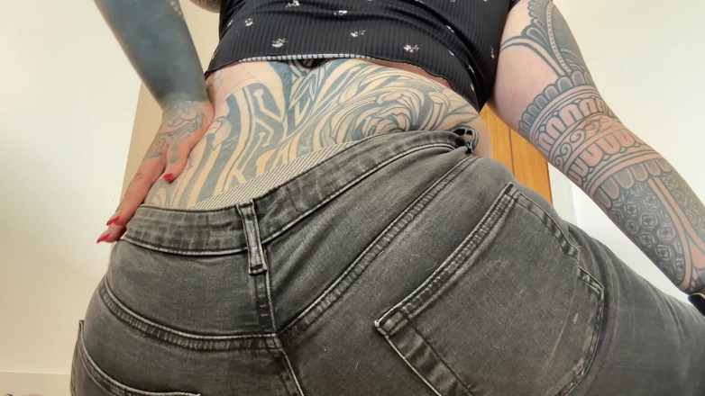 Miss Valentina: Giantess Valentina