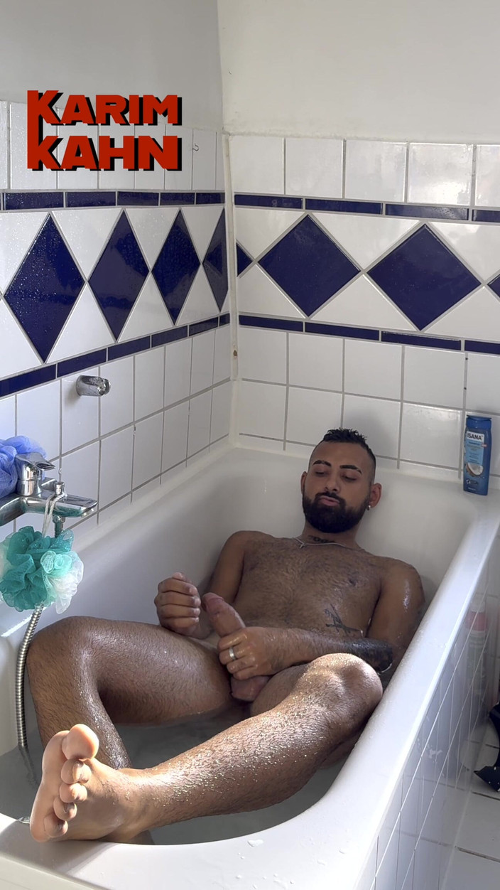 Karim Kahn: Am ejaculat din greșeală în propria mea gură în cadă