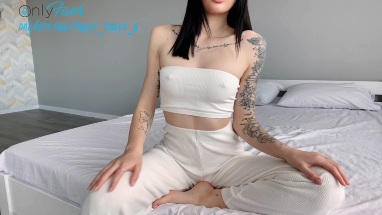Stasya Pollna: Ukraine girl stroking pussy