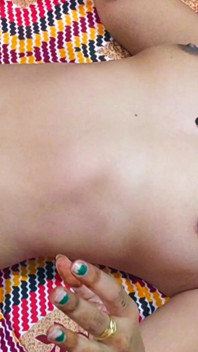 Deshi 村印度女孩的阴户在印地语音频中啪啪啪