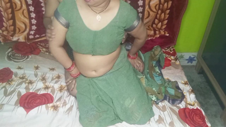 Manjushukla: Kakak ipar india yang cantik lagi mesra-mesraan sama suaminya.
