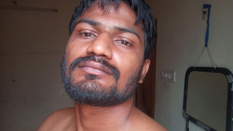 KUMBHA MANOJ KUMAR: Bintang desi India panas