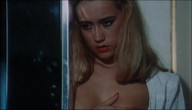 Just X Star: Italiensk vintageporr med en blondie i vita strumpor suger en...
