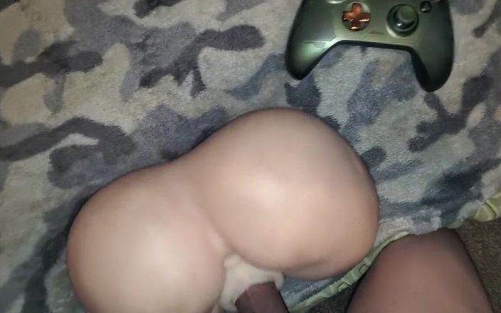 Z twink: Przerwa od konsoli Xbox i orgazm z słuchem mojego przyjaciela
