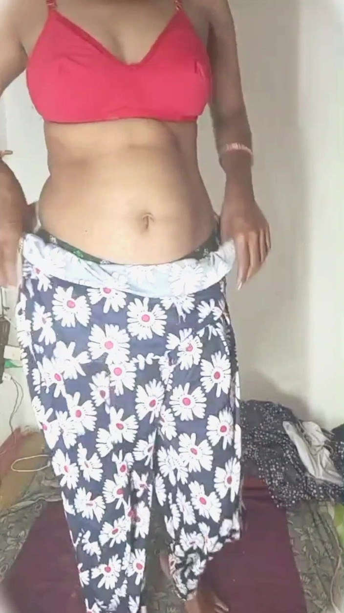 IndianVibeX: 熱いロマンティックなスキャン、愛のエネルギーを感じて