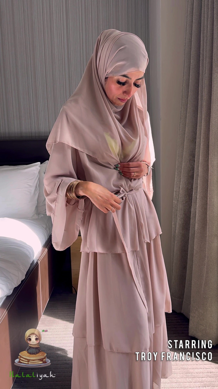 Aaliyah Yasin: Muslim Slut Fucks a BBC in His Hotel Room