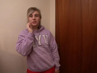 Big Butt Stepmom Shares Bed with Stepson During Cold Night Full Video