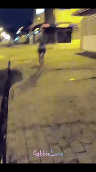 Śniadanie na ulicy! 18-letnia suka obciąganie mnie za darmo na środku ulicy! Spadł na sieć