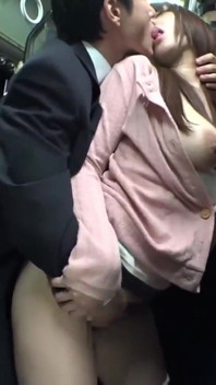 Kalabalık otobüs kaosu, kaldırılmış mini etek ve dar kıvrımları her yolcusunu çıldırtıyor - p8