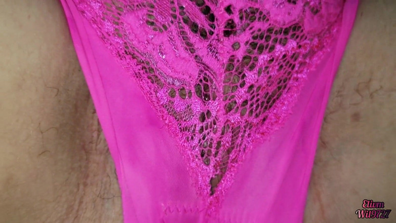 Wil9727: La mia sorellastra mi lascia venire il vestito e mi...