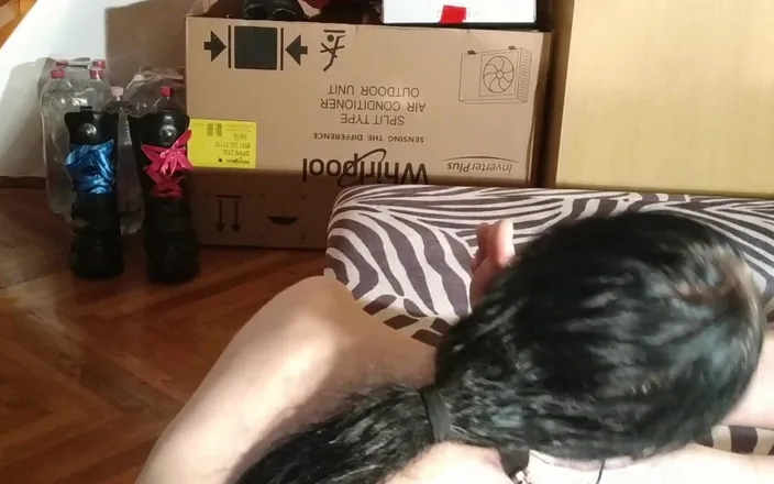 Beth Kinky: Sexy teen goth slave girl licking clean her daddy's feet...