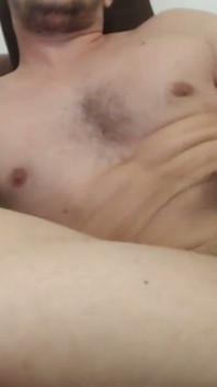 Jeune homme avec une grosse bite