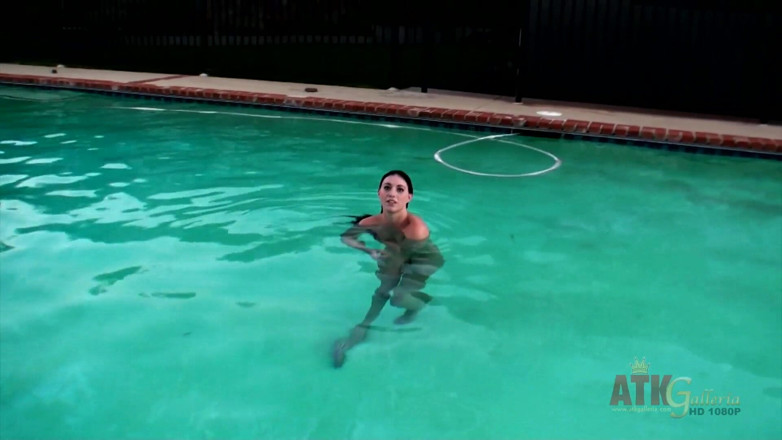 ATKIngdom Fans: Pool-spaß